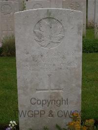 Etaples Military Cemetery - Jones, G A